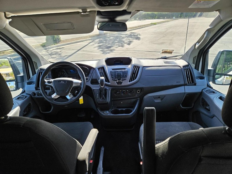 Ford Transit Passenger Wagon Vehicle Full-screen Gallery Image 10