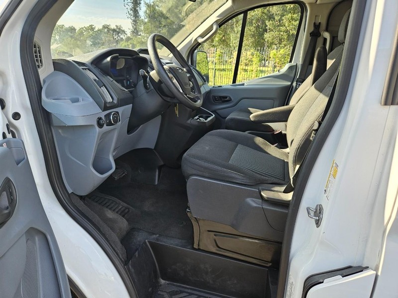 Ford Transit Passenger Wagon Vehicle Full-screen Gallery Image 13