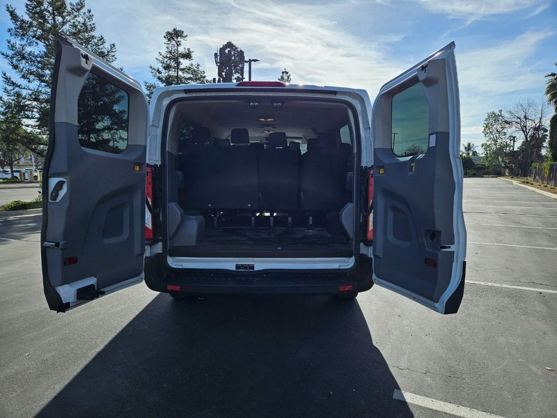 Ford Transit Passenger Wagon Vehicle Full-screen Gallery Image 14