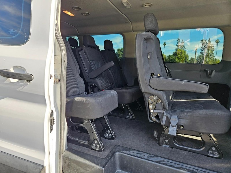 Ford Transit Passenger Wagon Vehicle Full-screen Gallery Image 15
