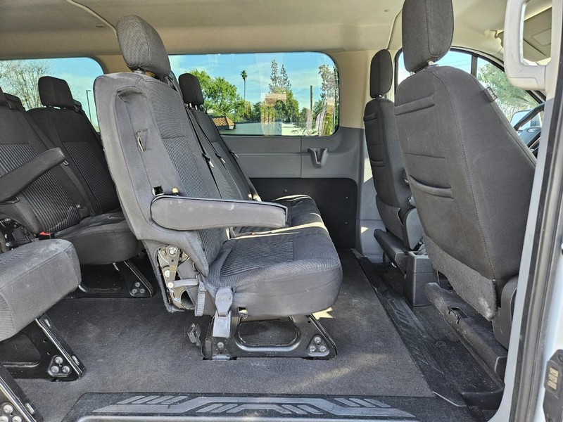 Ford Transit Passenger Wagon Vehicle Full-screen Gallery Image 16