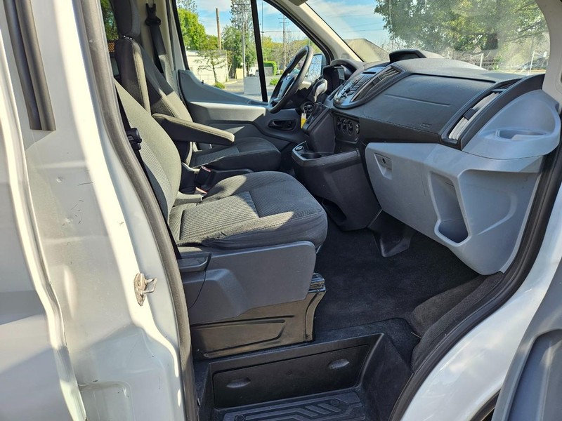 Ford Transit Passenger Wagon Vehicle Full-screen Gallery Image 19