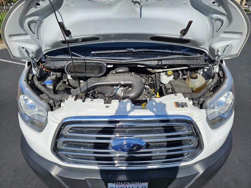 Ford Transit Passenger Wagon Vehicle Full-screen Gallery Image 20