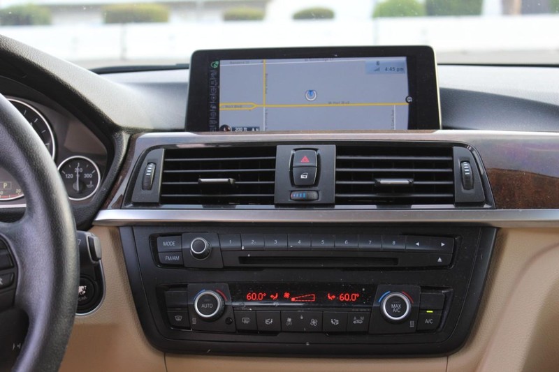 BMW 3 Series Vehicle Full-screen Gallery Image 09