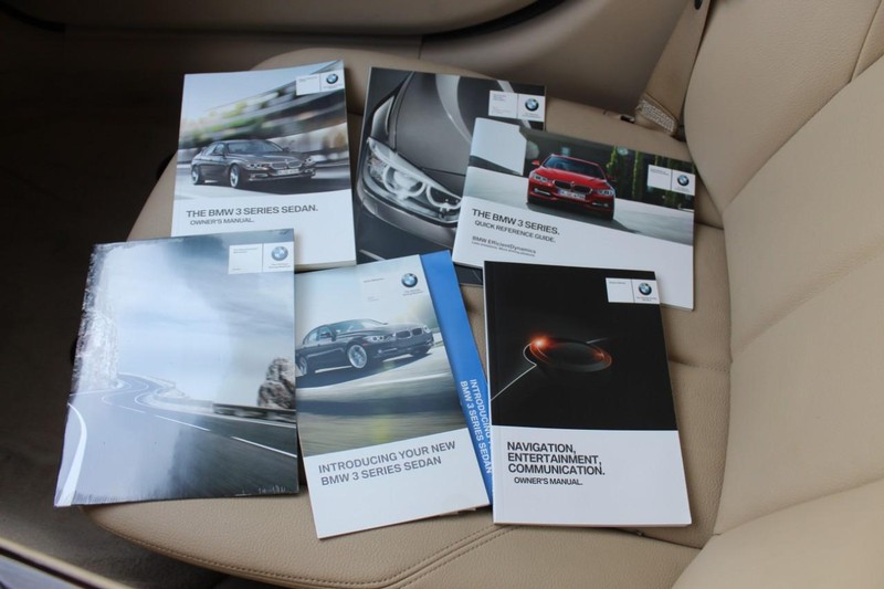 BMW 3 Series Vehicle Full-screen Gallery Image 12