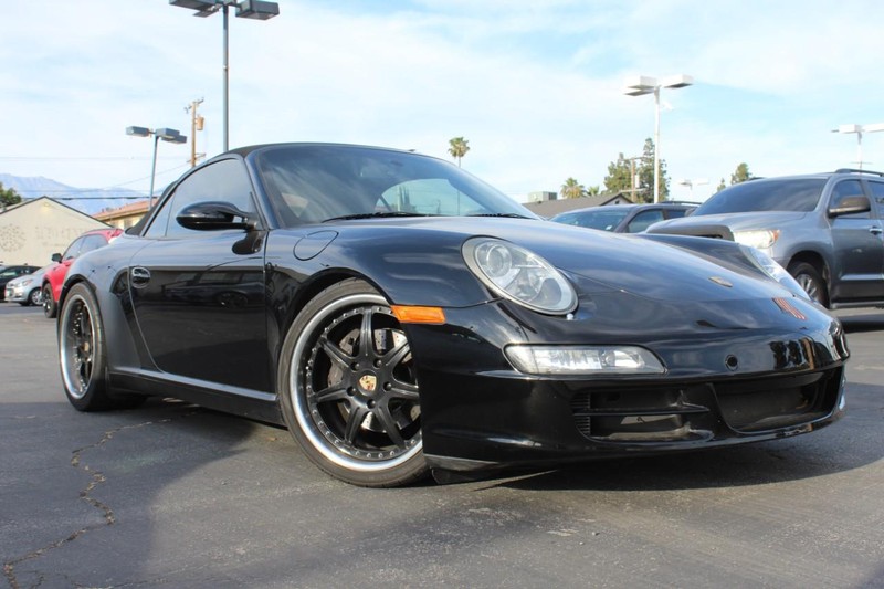 Porsche 911 Vehicle Full-screen Gallery Image 03