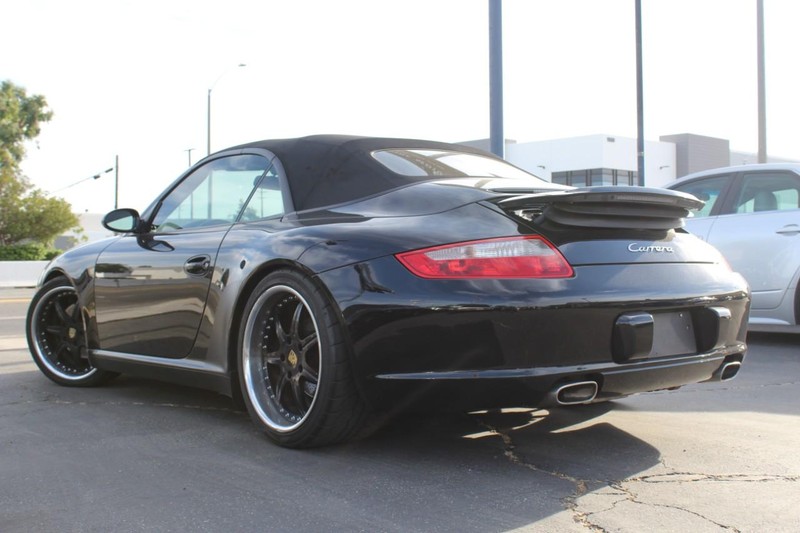 Porsche 911 Vehicle Full-screen Gallery Image 07