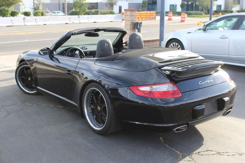 Porsche 911 Vehicle Full-screen Gallery Image 08