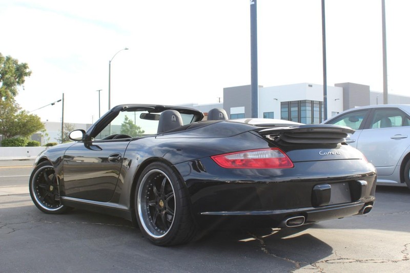 Porsche 911 Vehicle Full-screen Gallery Image 09