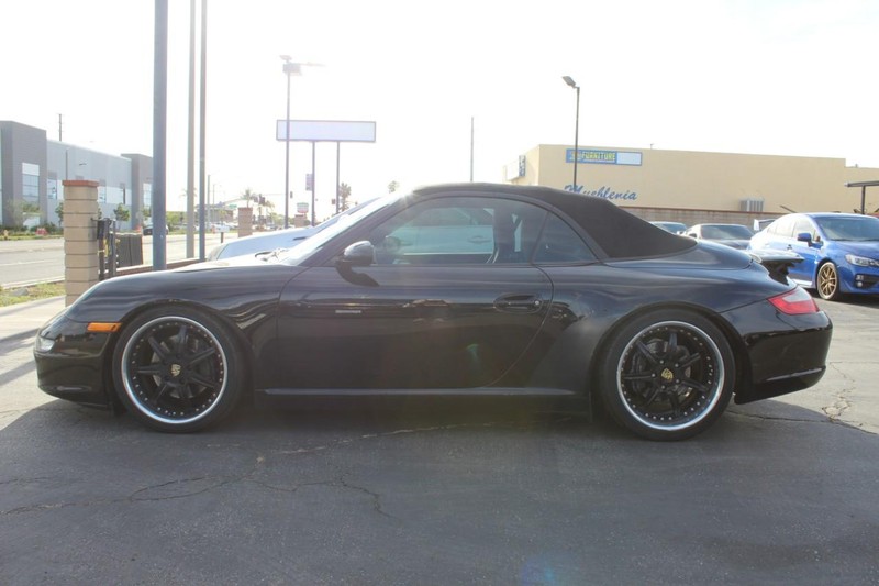 Porsche 911 Vehicle Full-screen Gallery Image 13