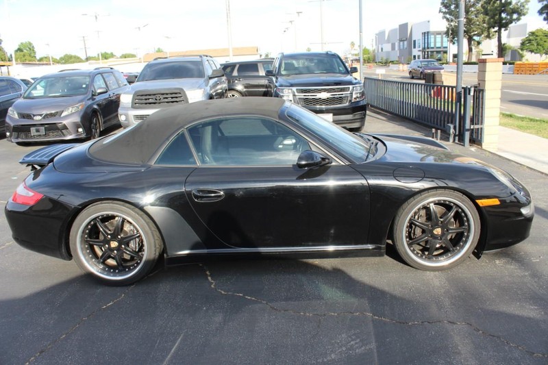 Porsche 911 Vehicle Full-screen Gallery Image 15