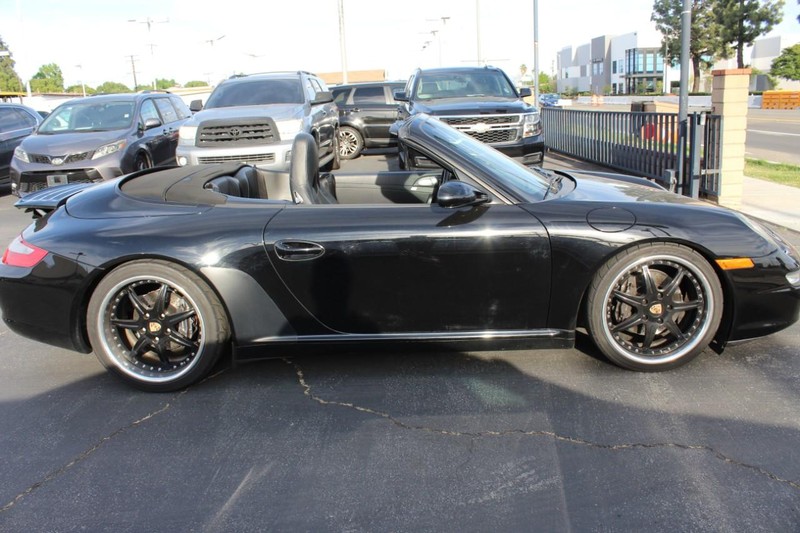 Porsche 911 Vehicle Full-screen Gallery Image 16