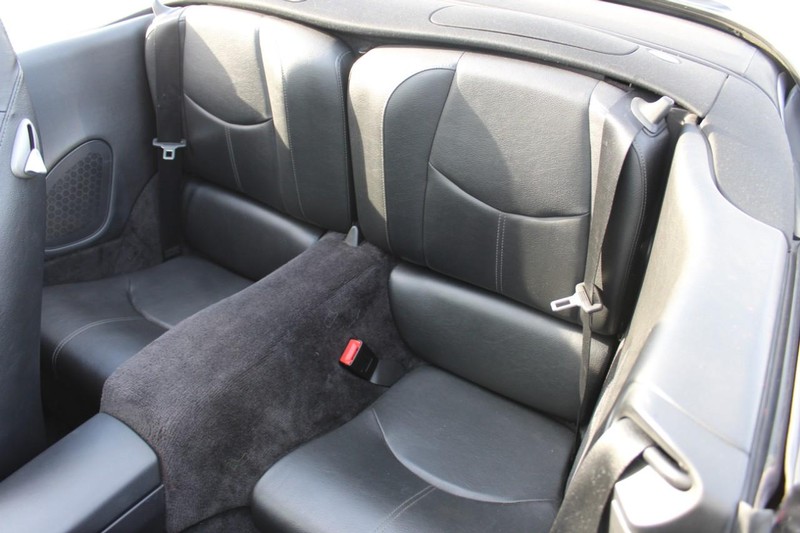 Porsche 911 Vehicle Full-screen Gallery Image 19