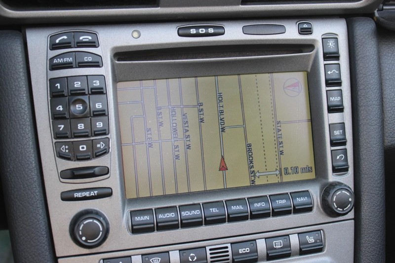 Porsche 911 Vehicle Full-screen Gallery Image 21