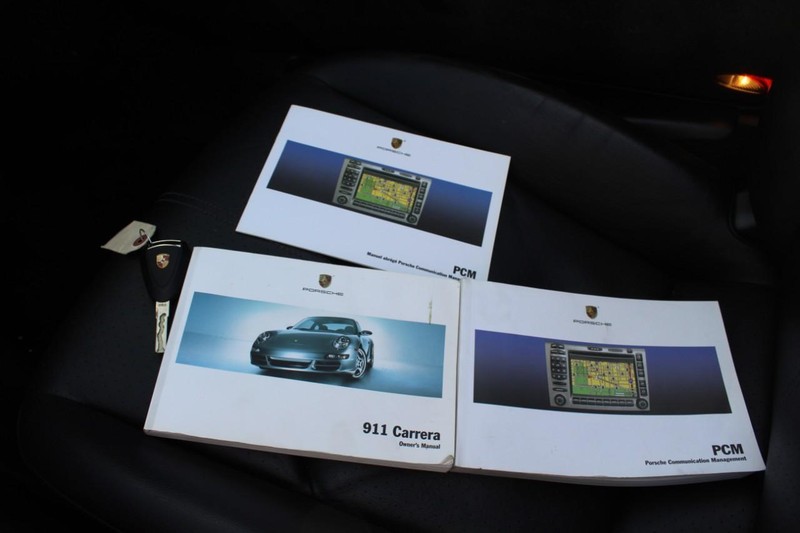 Porsche 911 Vehicle Full-screen Gallery Image 24