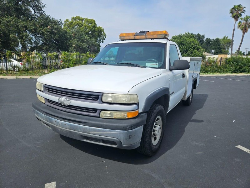 Chevrolet Silverado 2500 Vehicle Full-screen Gallery Image 01