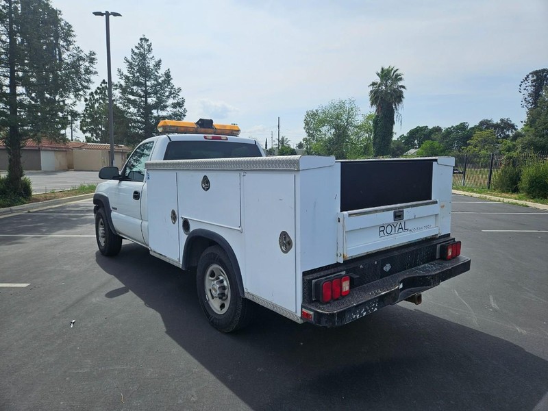 Chevrolet Silverado 2500 Vehicle Full-screen Gallery Image 03