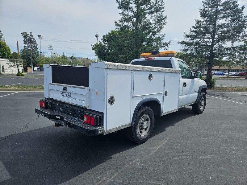 Chevrolet Silverado 2500 Vehicle Full-screen Gallery Image 05