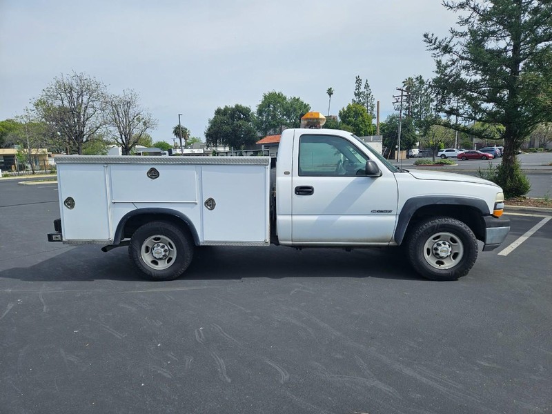 Chevrolet Silverado 2500 Vehicle Full-screen Gallery Image 06
