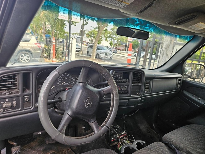 Chevrolet Silverado 2500 Vehicle Full-screen Gallery Image 09