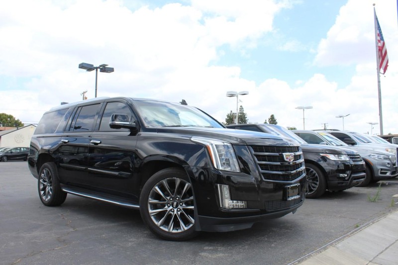 Cadillac Escalade ESV Vehicle Full-screen Gallery Image 02