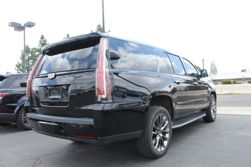 Cadillac Escalade ESV Vehicle Full-screen Gallery Image 04