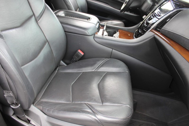 Cadillac Escalade ESV Vehicle Full-screen Gallery Image 13