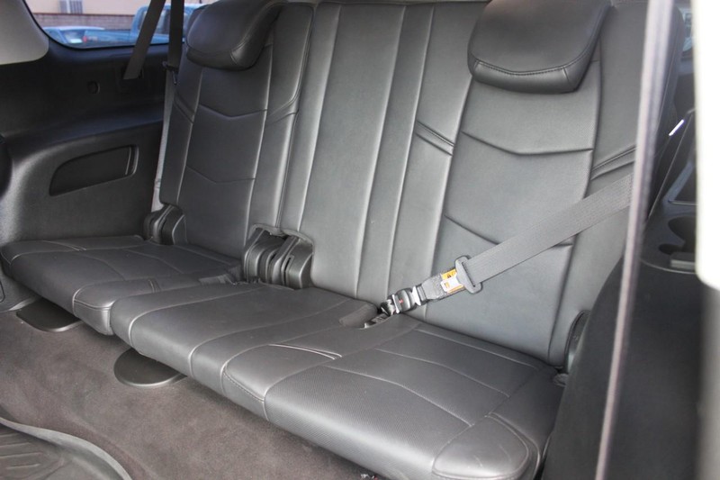 Cadillac Escalade ESV Vehicle Full-screen Gallery Image 17