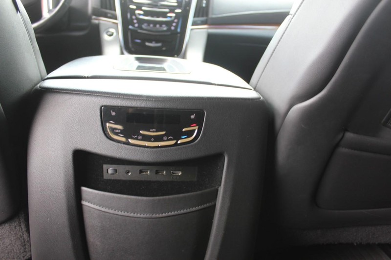 Cadillac Escalade ESV Vehicle Full-screen Gallery Image 22