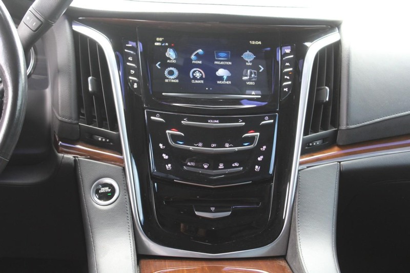 Cadillac Escalade ESV Vehicle Full-screen Gallery Image 24