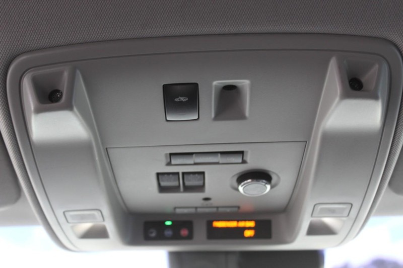 Cadillac Escalade ESV Vehicle Full-screen Gallery Image 26