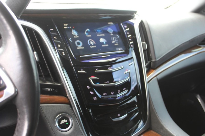 Cadillac Escalade ESV Vehicle Full-screen Gallery Image 33