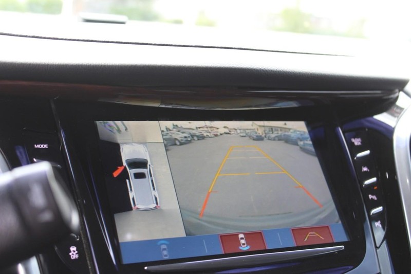 Cadillac Escalade ESV Vehicle Full-screen Gallery Image 36