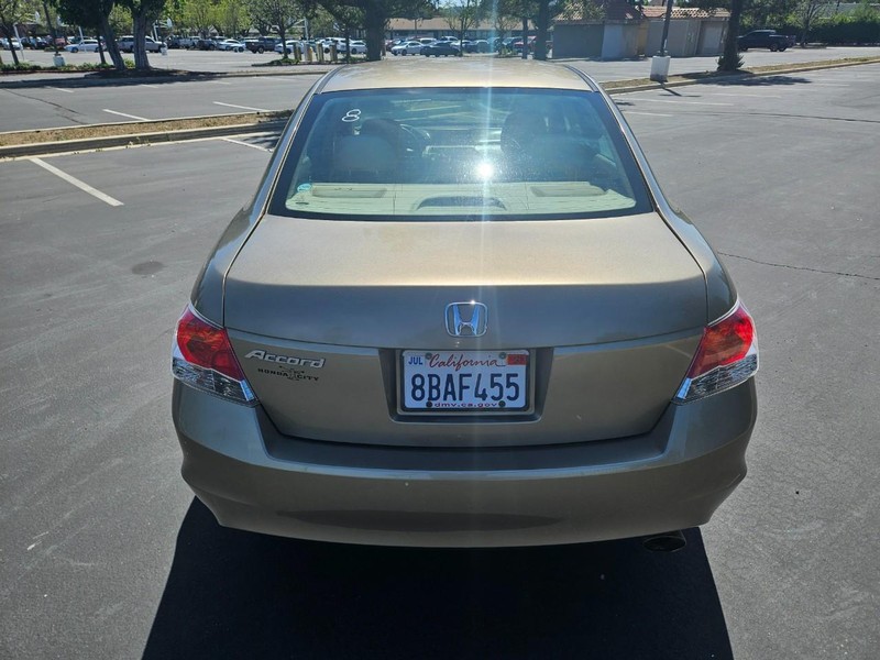Honda Accord Sedan Vehicle Full-screen Gallery Image 05