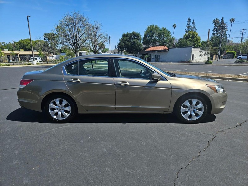 Honda Accord Sedan Vehicle Full-screen Gallery Image 07