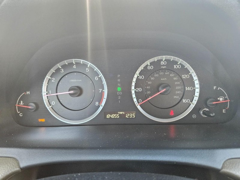 Honda Accord Sedan Vehicle Full-screen Gallery Image 11
