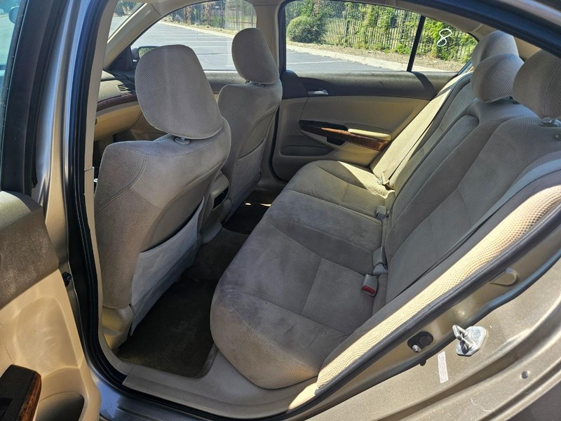 Honda Accord Sedan Vehicle Full-screen Gallery Image 13