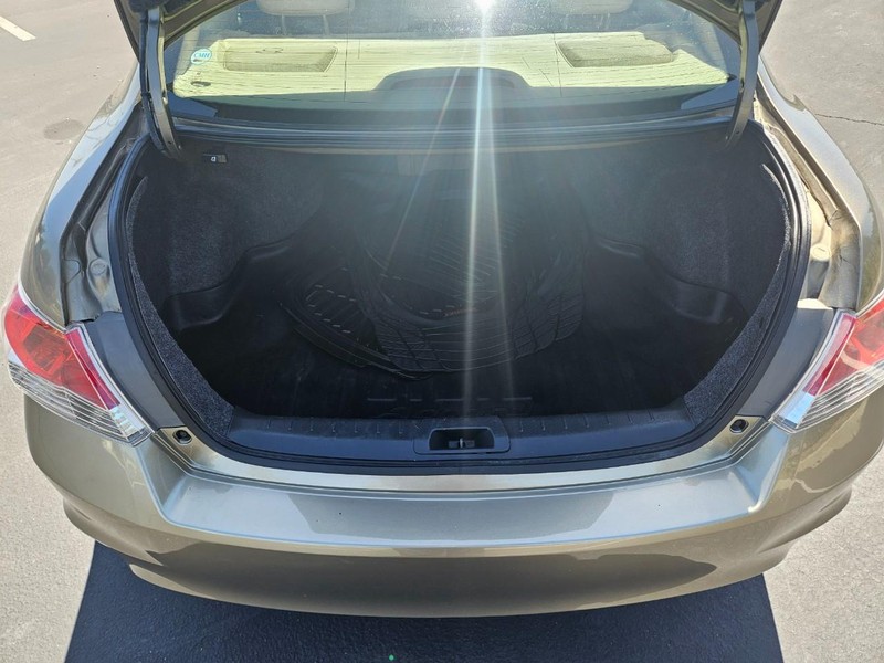 Honda Accord Sedan Vehicle Full-screen Gallery Image 14