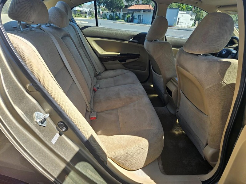 Honda Accord Sedan Vehicle Full-screen Gallery Image 15