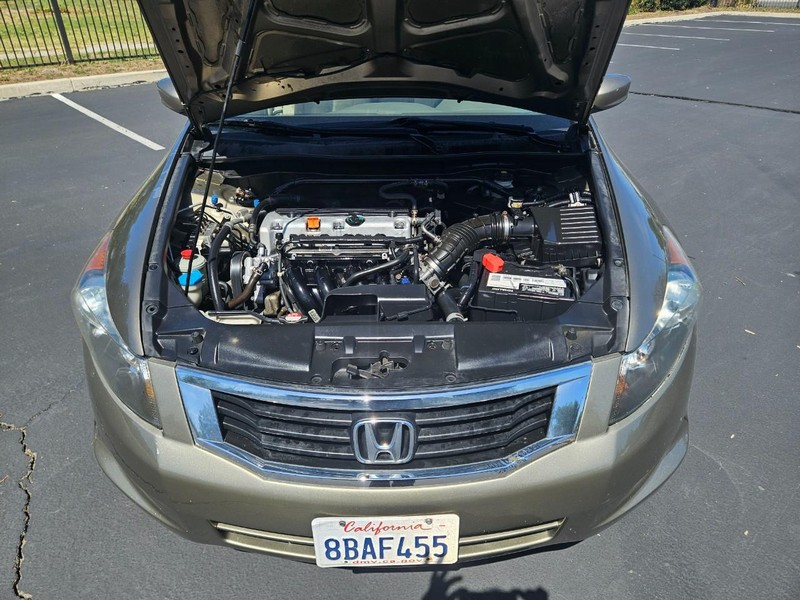 Honda Accord Sedan Vehicle Full-screen Gallery Image 17