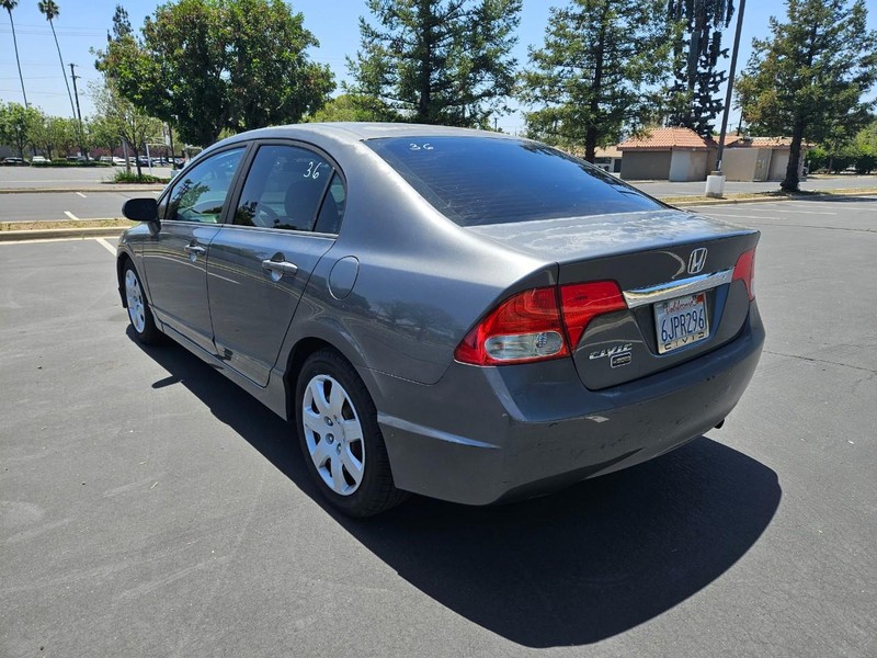 Honda Civic Sedan Vehicle Full-screen Gallery Image 03