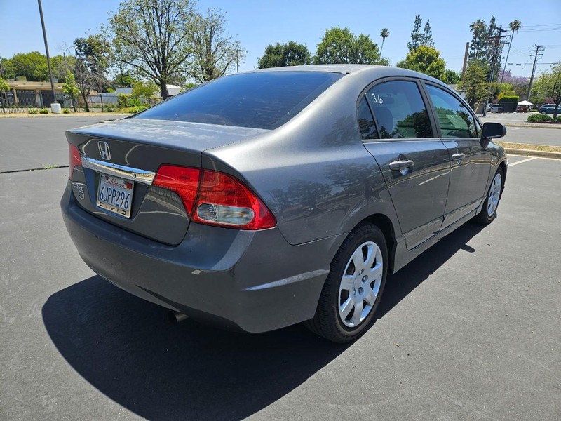 Honda Civic Sedan Vehicle Full-screen Gallery Image 05