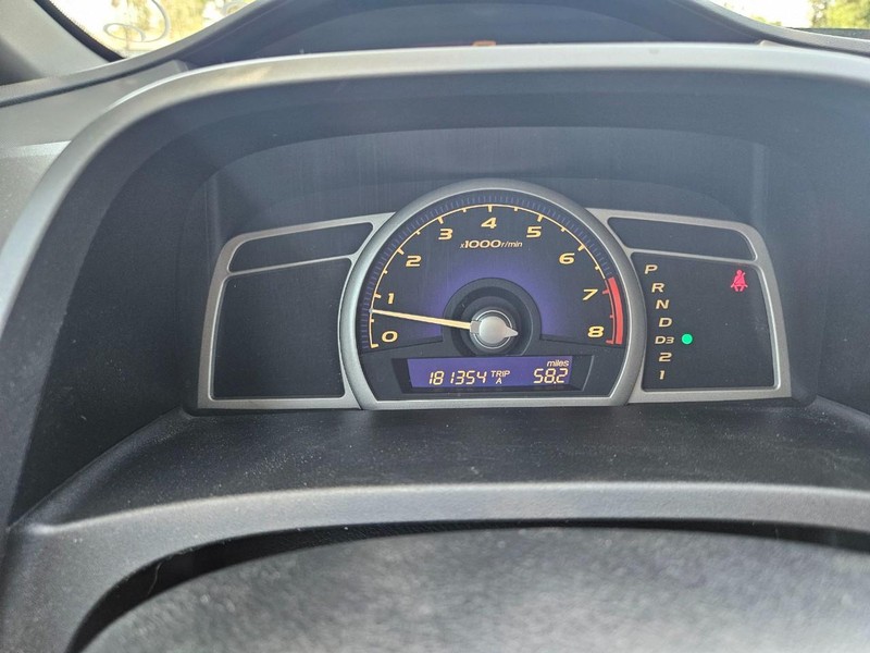 Honda Civic Sedan Vehicle Full-screen Gallery Image 11