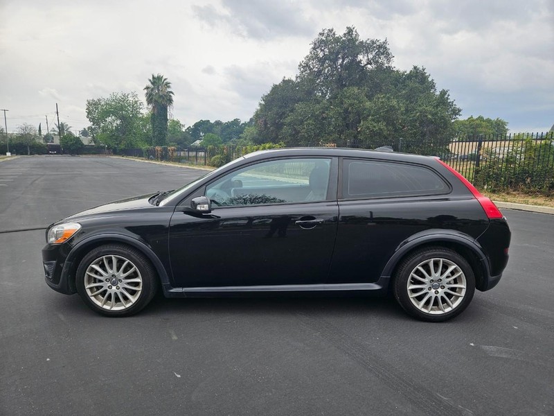 Volvo C30 Vehicle Full-screen Gallery Image 02