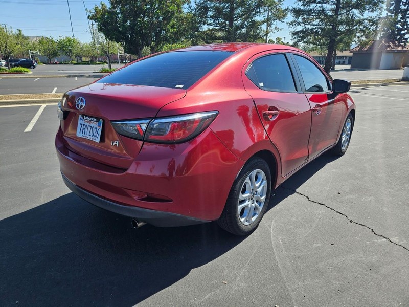 Scion iA Vehicle Full-screen Gallery Image 05