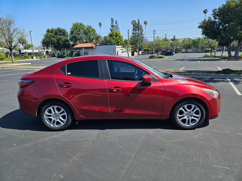 Scion iA Vehicle Full-screen Gallery Image 06