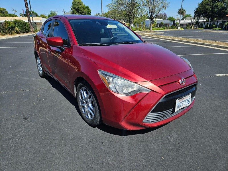 Scion iA Vehicle Full-screen Gallery Image 07