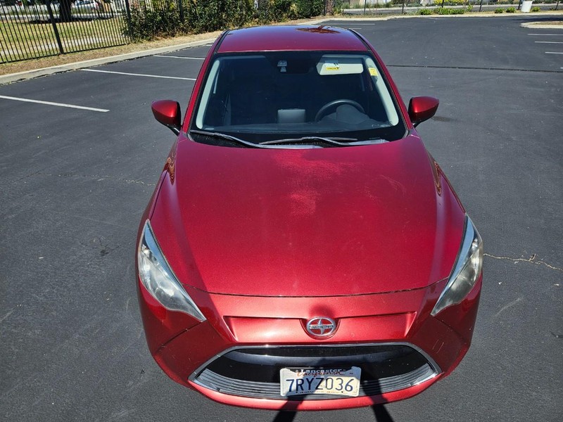 Scion iA Vehicle Full-screen Gallery Image 08