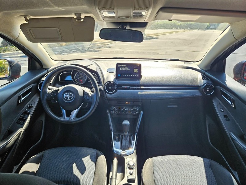 Scion iA Vehicle Full-screen Gallery Image 09