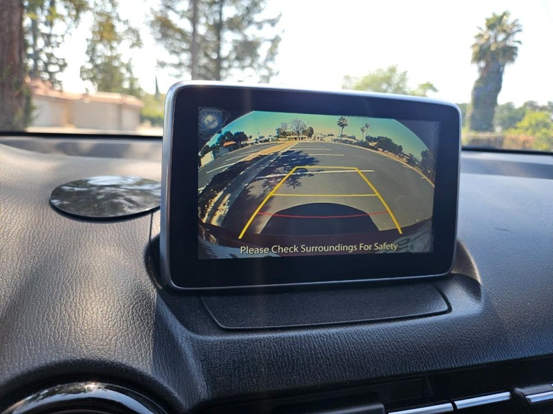 Scion iA Vehicle Full-screen Gallery Image 10